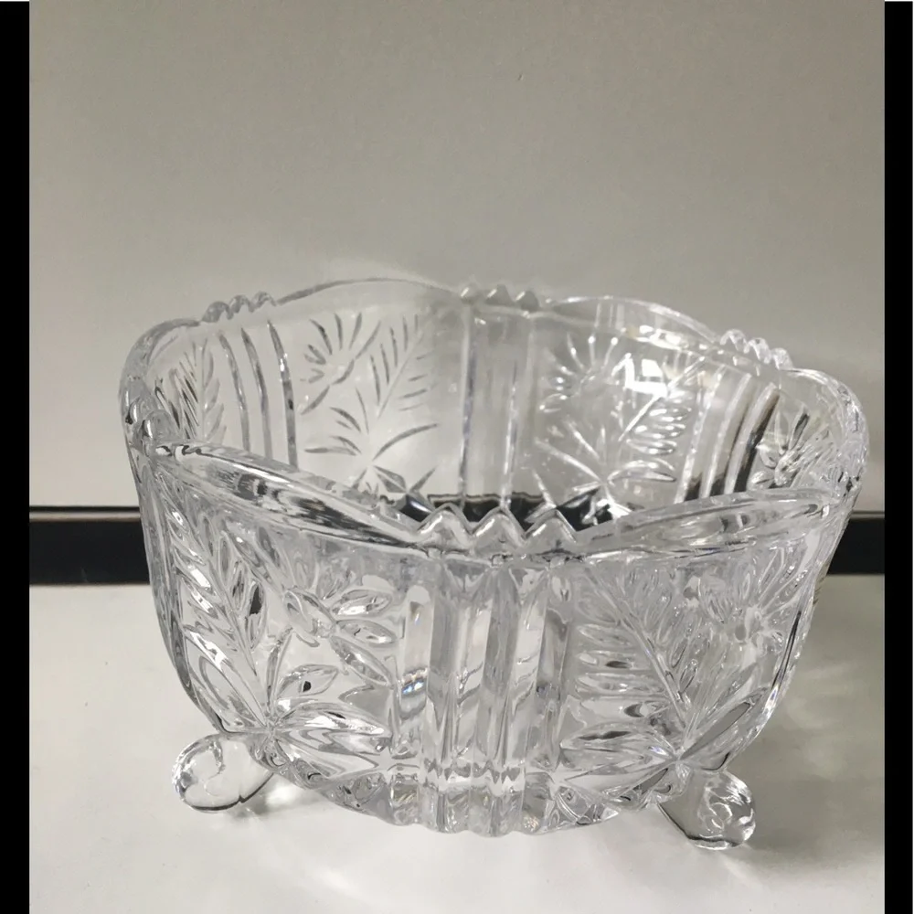 Pinwheel 3-Toed Footed Bowl